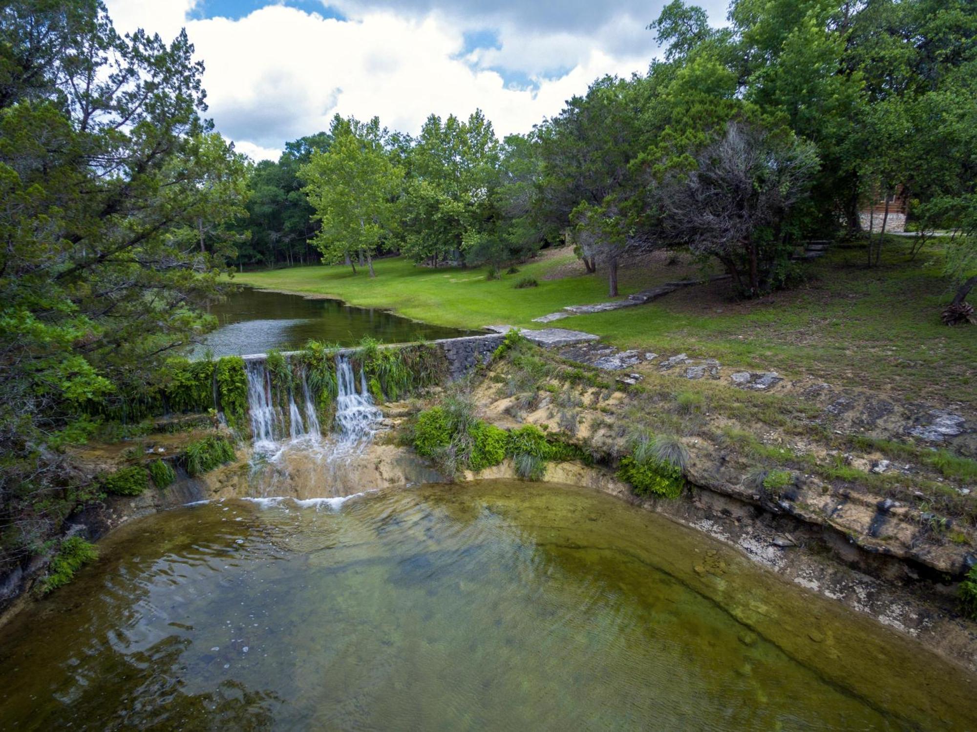 Falls Log Home Wimberley Dış mekan fotoğraf